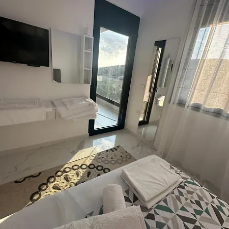 Διαμέρισμα Very Luxuri 2 Bedroom Sea View Φιέρι